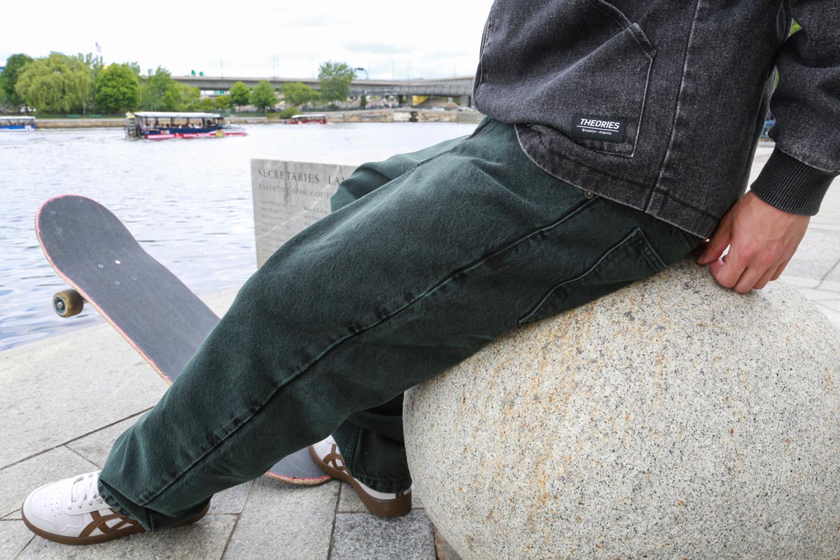 Theories Plaza Jeans Washed Aqua