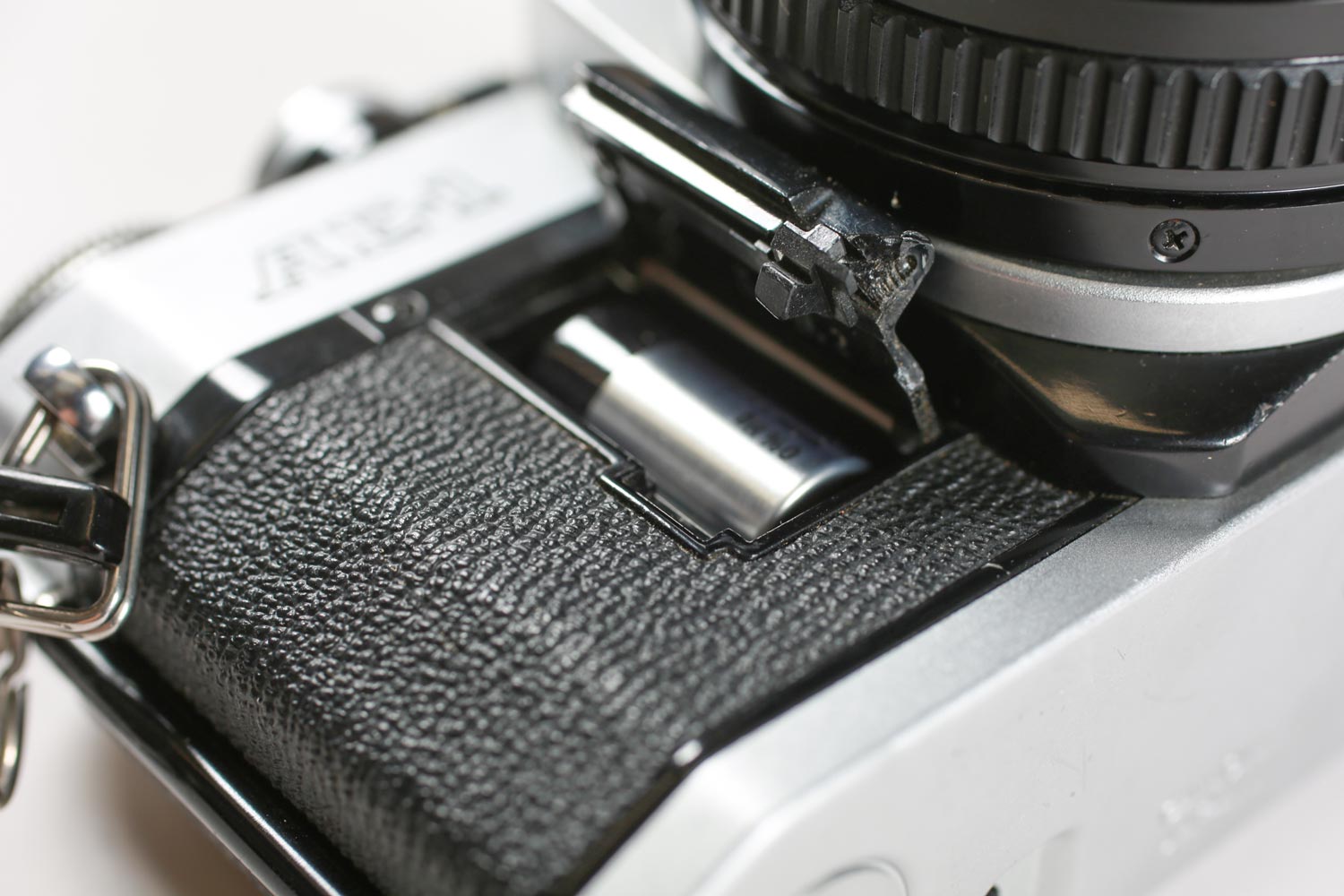 Appareil photo argentique Canon AE-1 vintage 35 mm avec objectif Canon 50 mm F/1.8