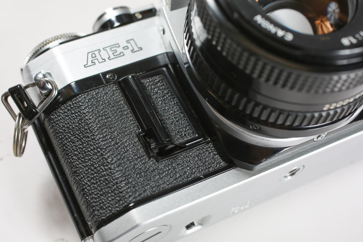 Appareil photo argentique Canon AE-1 vintage 35 mm avec objectif Canon 50 mm F/1.8