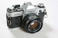Appareil photo argentique Canon AE-1 vintage 35 mm avec objectif Canon 50 mm F/1.8