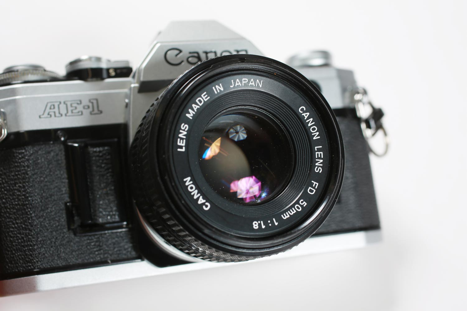 Appareil photo argentique Canon AE-1 vintage 35 mm avec objectif Canon 50 mm F/1.8