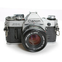 Appareil photo argentique Canon AE-1 vintage 35 mm avec objectif Canon 50 mm F/1.8
