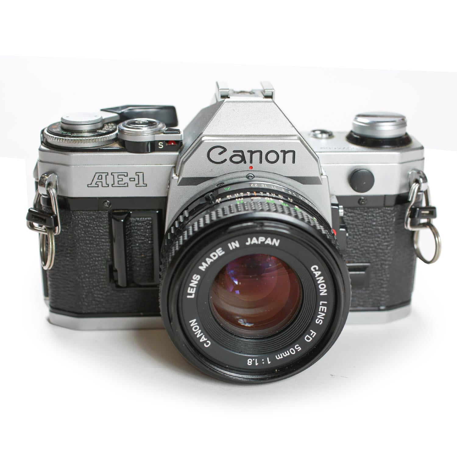 Appareil photo argentique Canon AE-1 vintage 35 mm avec objectif Canon 50 mm F/1.8