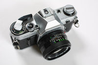 Appareil photo argentique Canon AE-1 vintage 35 mm avec objectif Canon 50 mm F/1.8