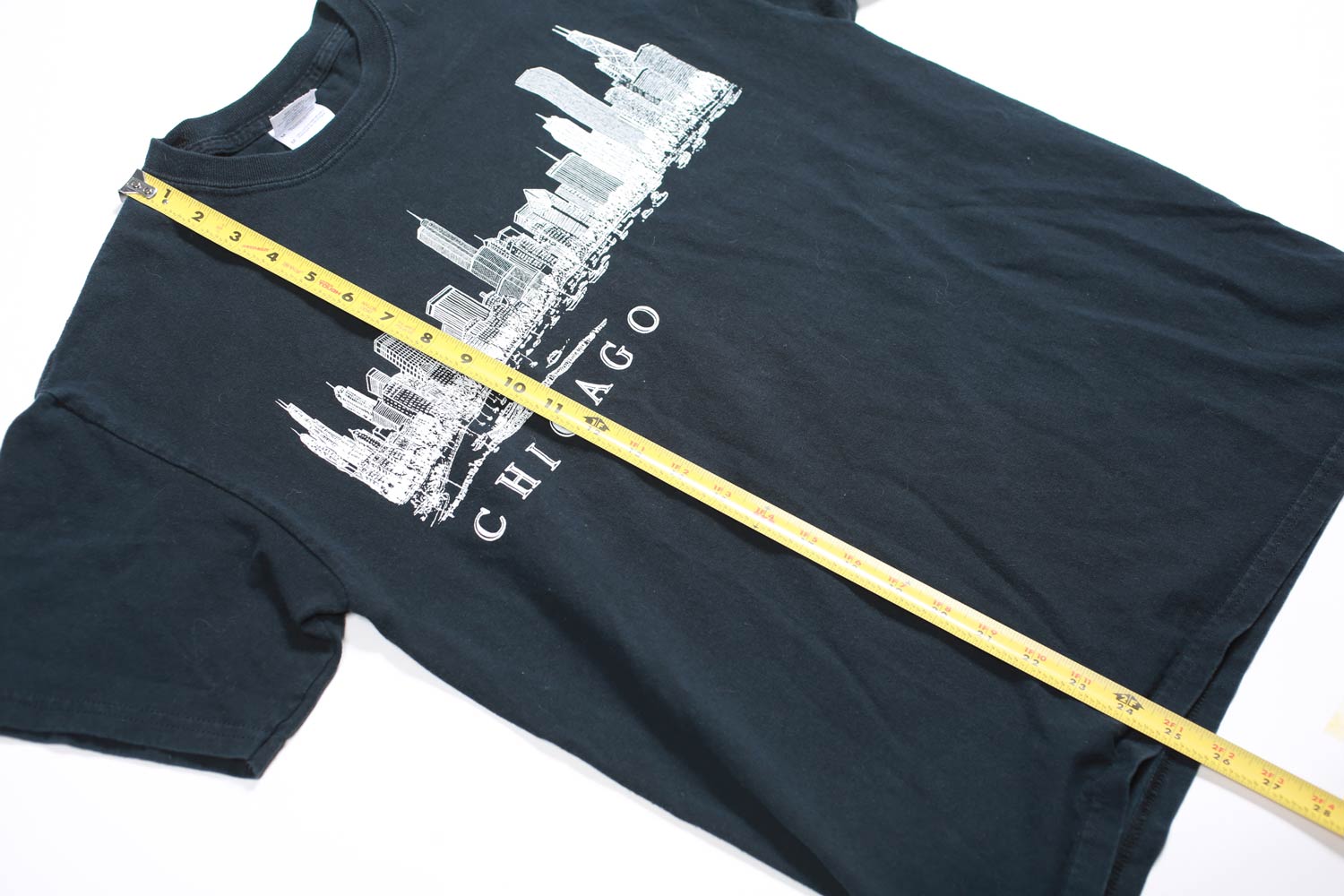 Vintage Chicago Skyline Wraparound Tee M