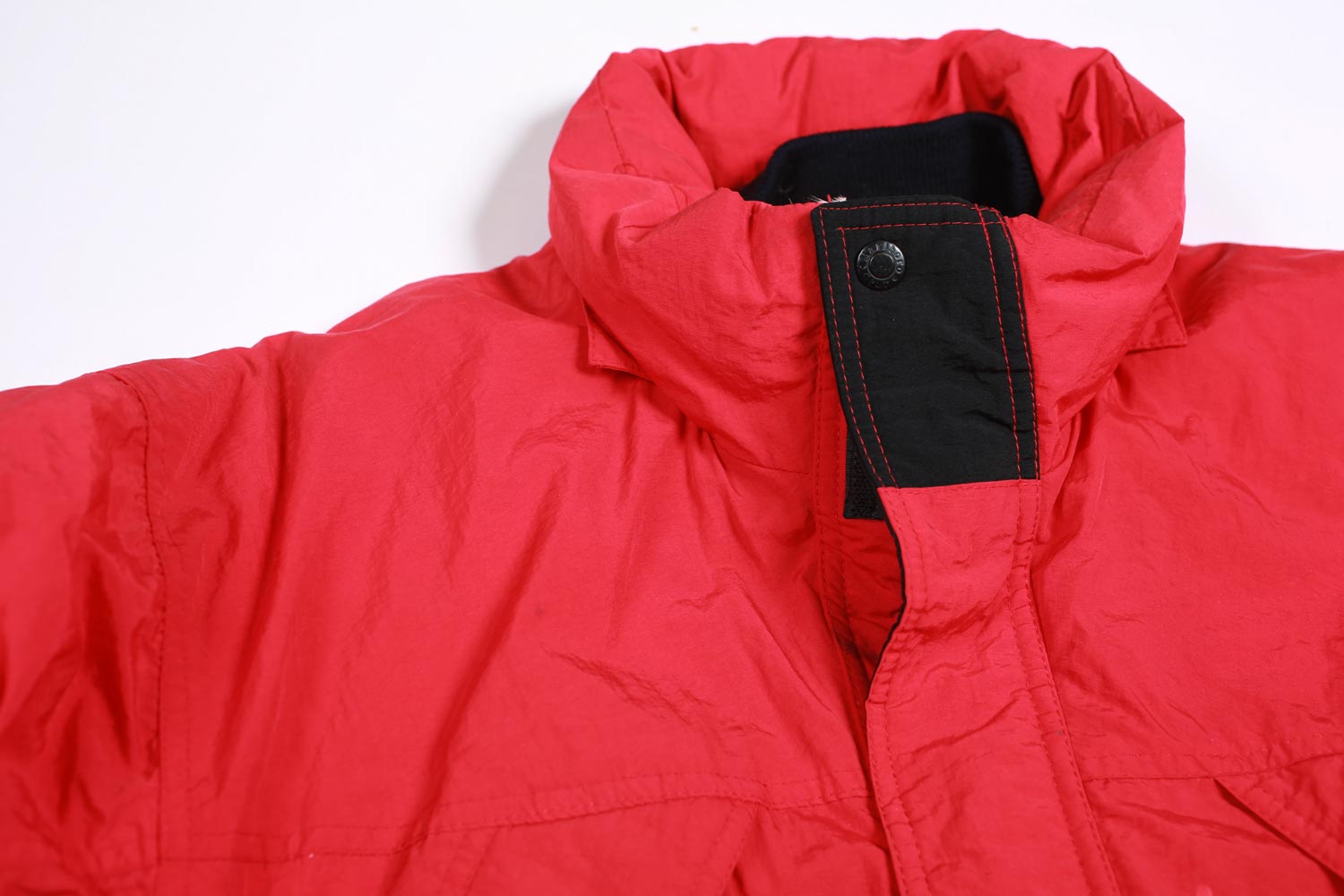 Vintage Marlboro Country Store Duck Down Jacket Red and Black S