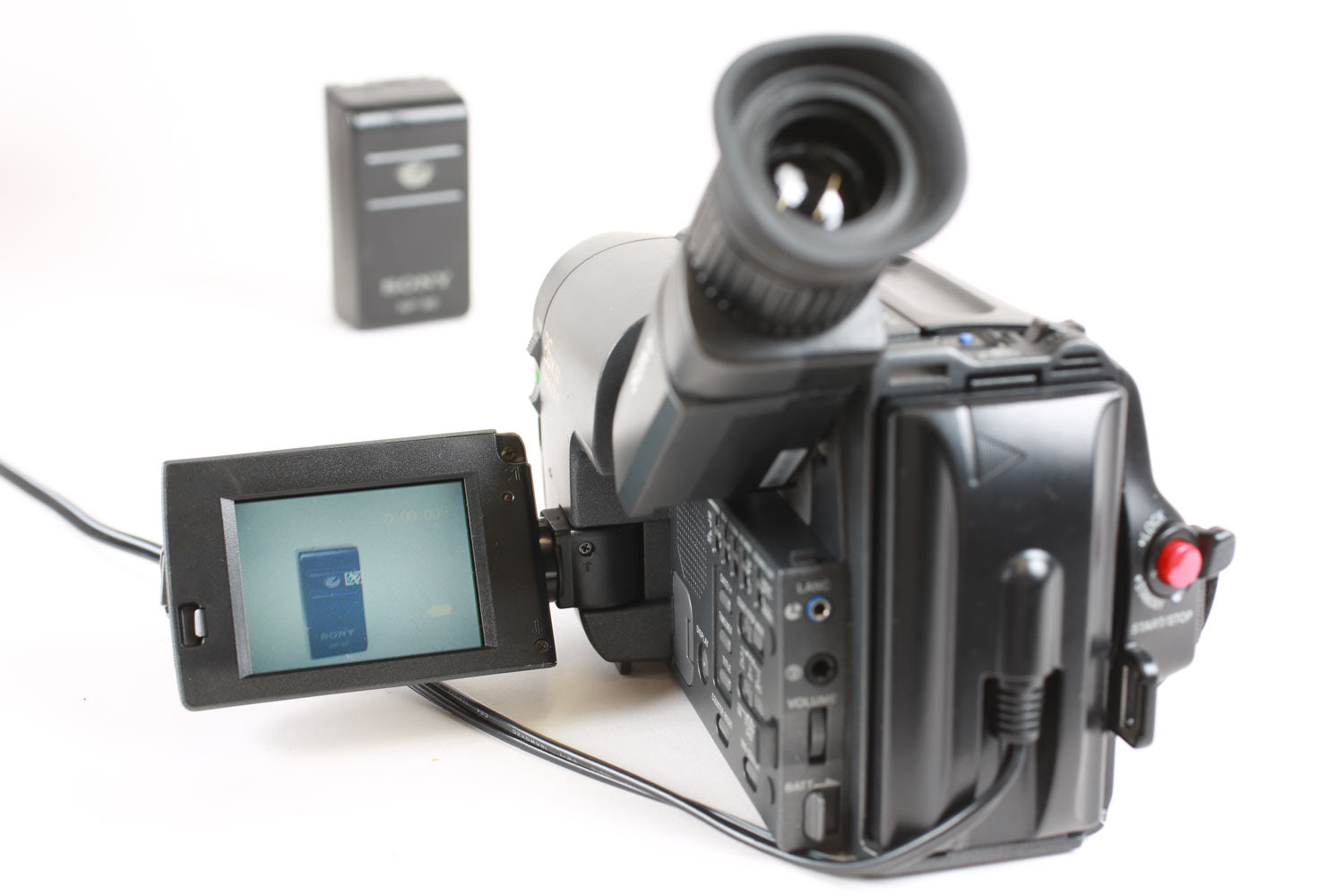 Vintage Sony Handycam Vision CCD-TRV212 8mm Video Camera Bundle