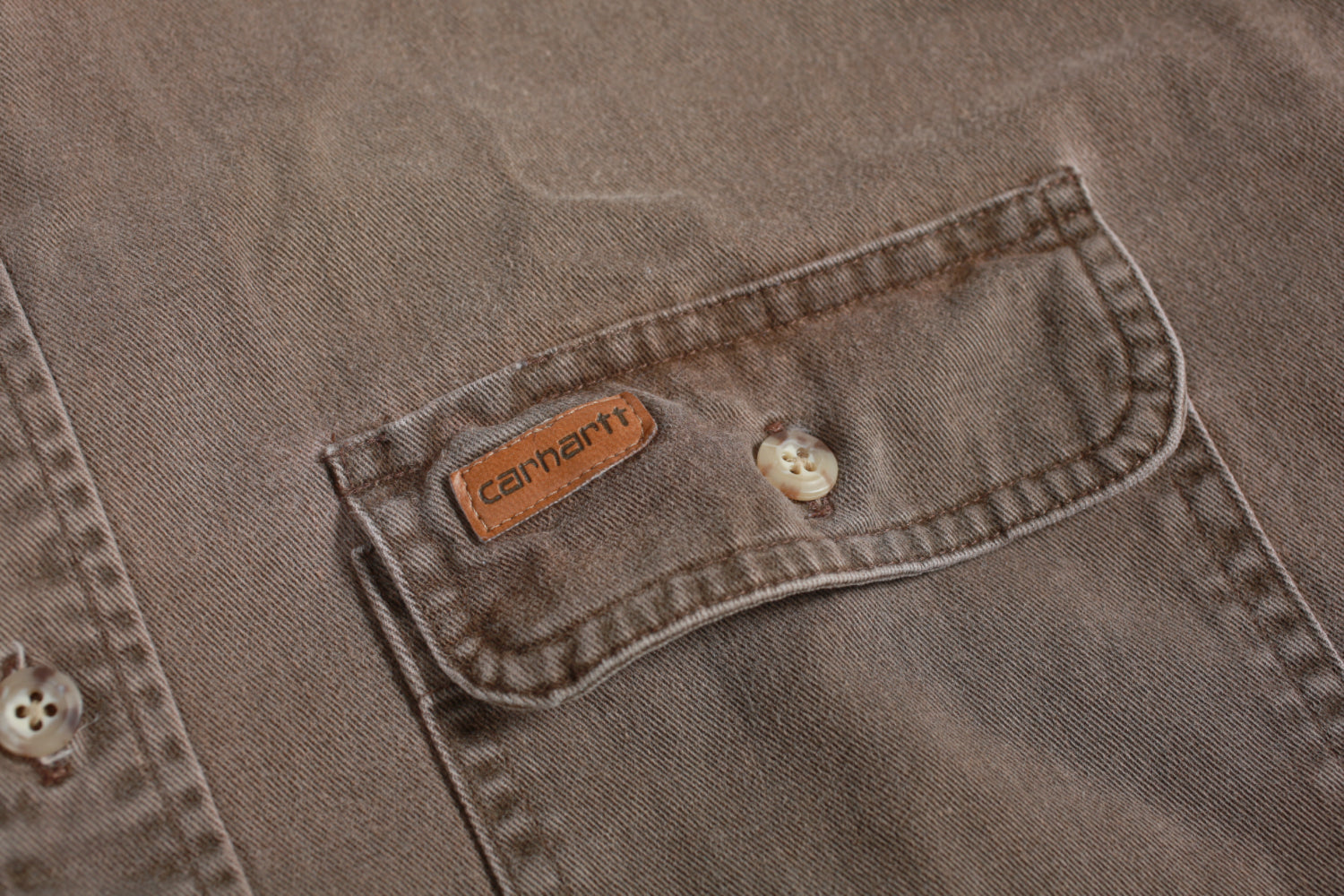 Vintage Carhartt 90's Workshirt Brown XXL pocket detail