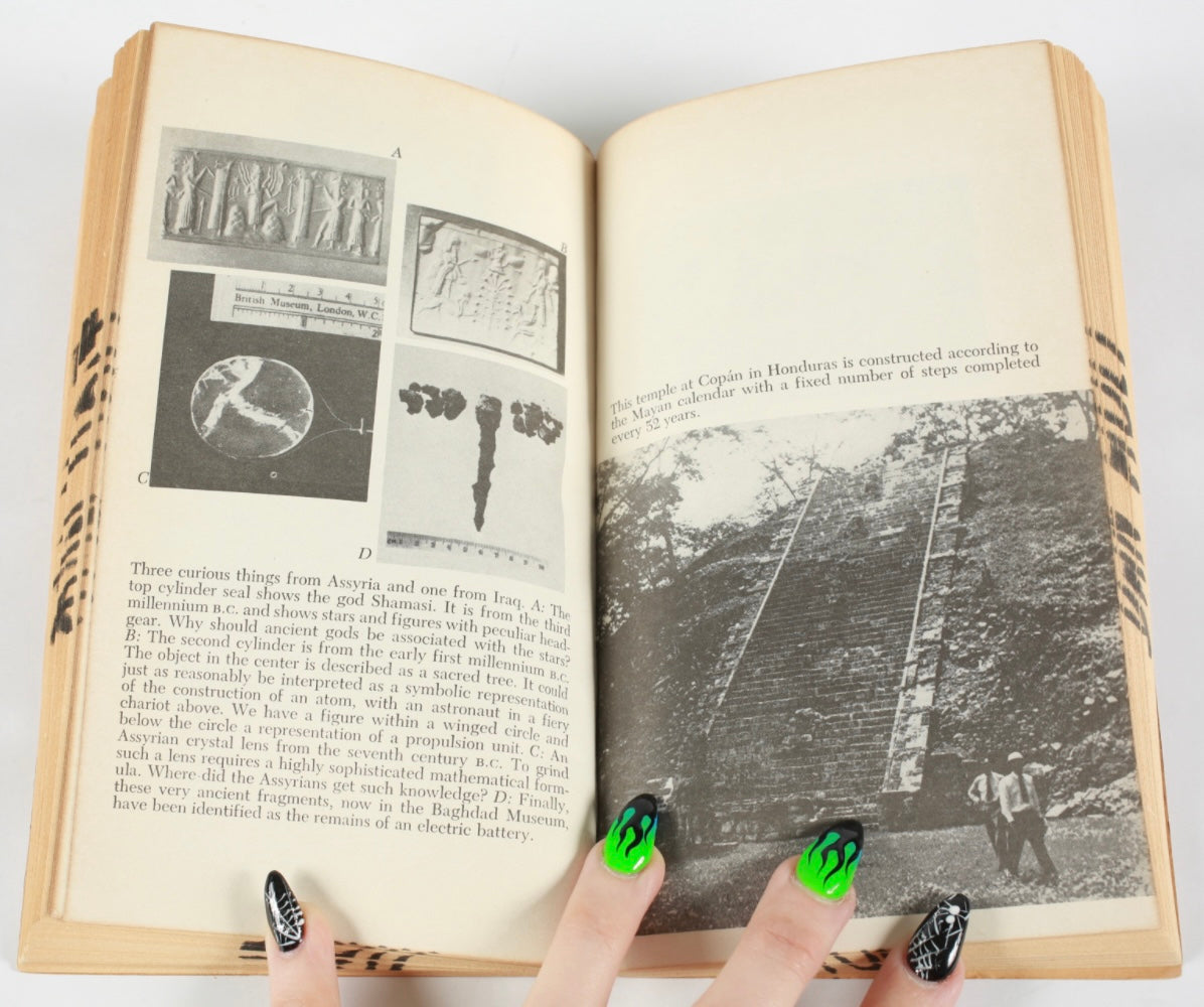 Vintage Chariots of the Gods By Erich Von Daniken 1969