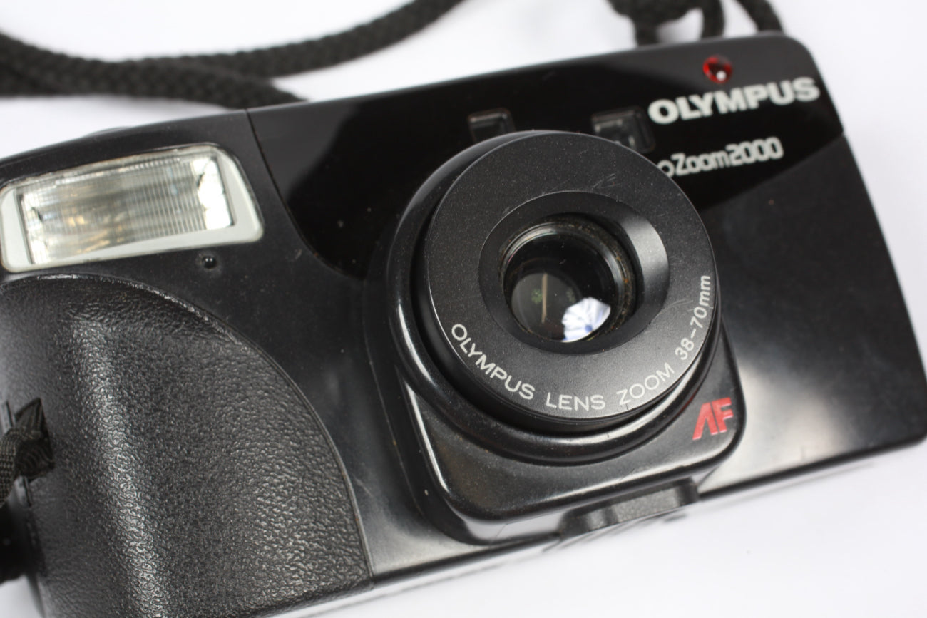 Vintage Olympus Infinity Zoom 2000 35mm Point & Shoot Film Camera